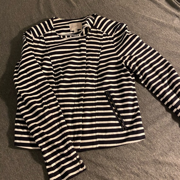 Loft Jacket - Picture 3 of 6